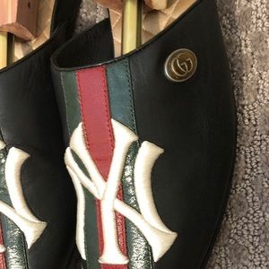 Brand new ny yankee Gucci mules